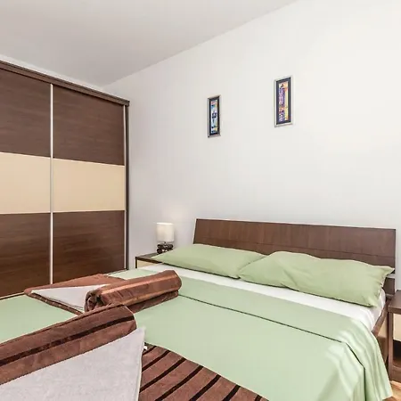 Two-bedroom In Apartament Povljana