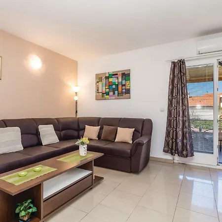 Two-bedroom In Apartamento Povljana