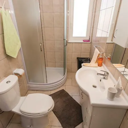 Two-bedroom In Apartamento *