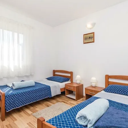Two-bedroom In Apartamento *